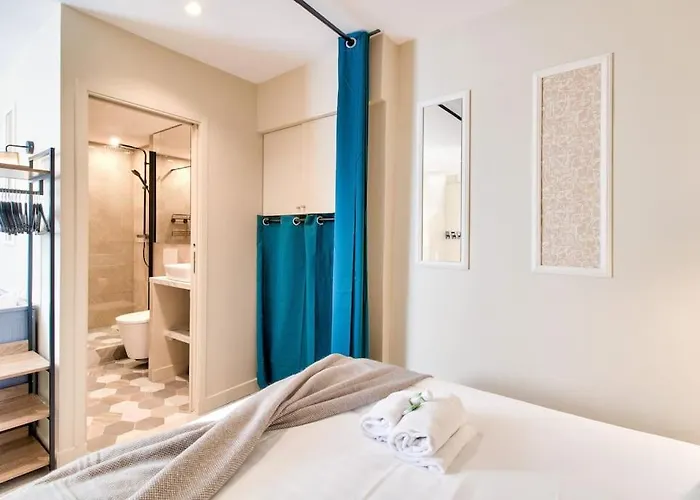 Апартаменты Cozy Historic Center & Montmartre Париж