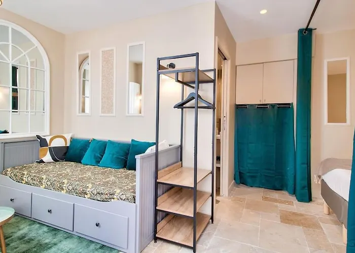 Cozy Historic Center & Montmartre Париж